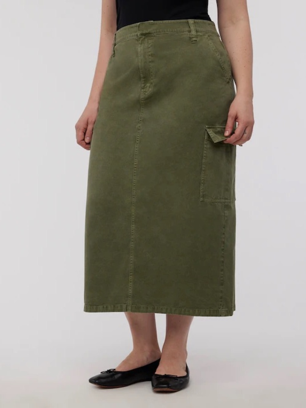 madewell garmet-dyed cargo midi skirt in olive green